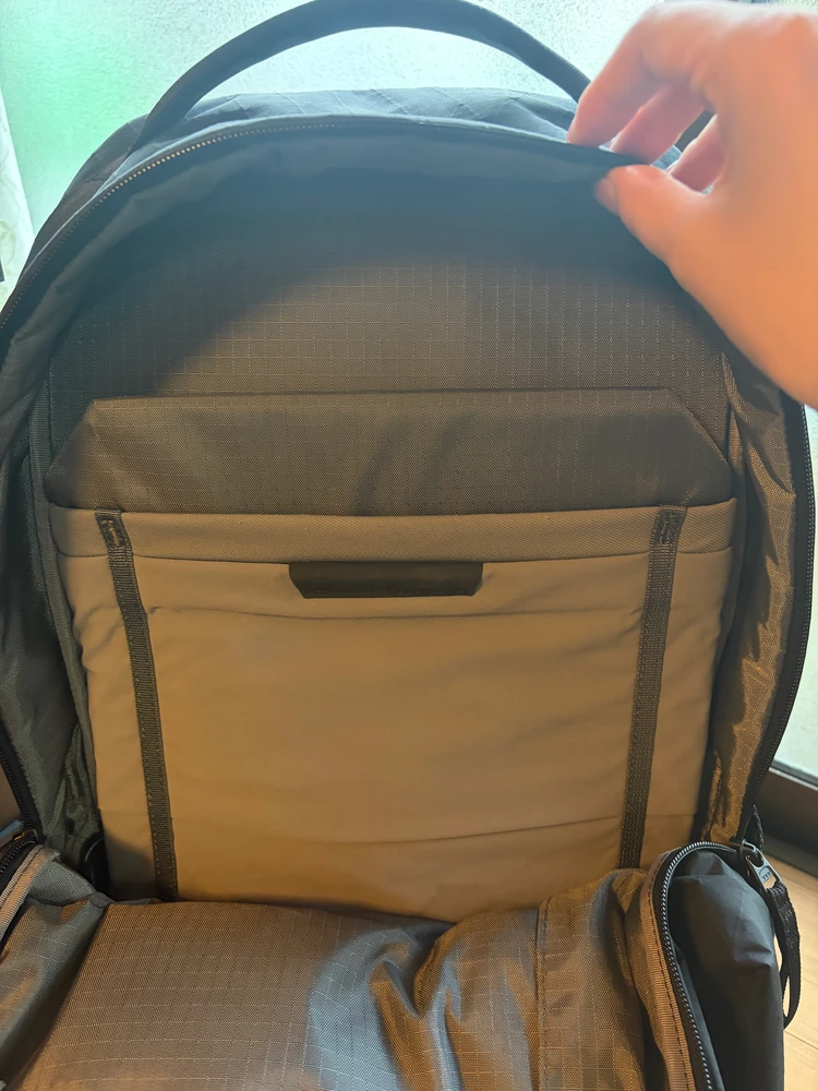 【きれいめ派の通勤リュック】まるで、無重力バッグ！？通勤時間が長い私が選んだAble Carry_9
