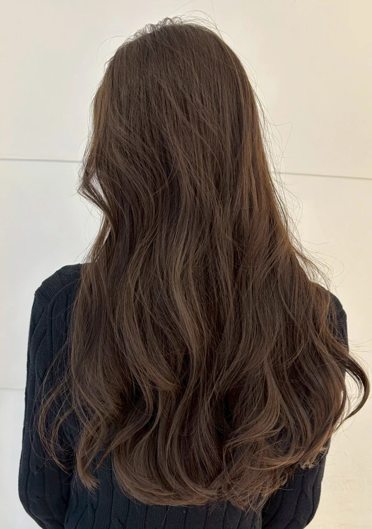 30代　髪型　ロングのバック