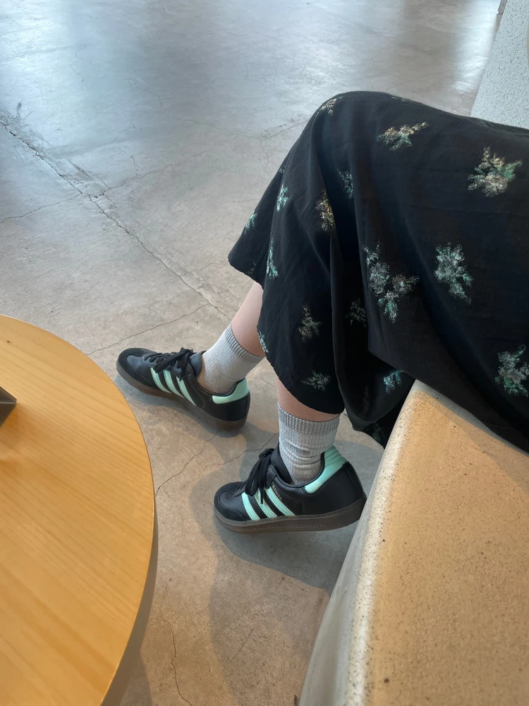 【薄底スニーカー】大人が履きたいadidas OriginalsのSAMBA OG。サイズ感・履き心地・コーデ_5