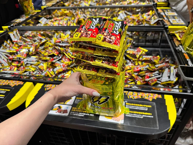 【ブラックサンダー工場⚡️】限定のアイスと大興奮の詰め放題をレポート！#アイス部_15