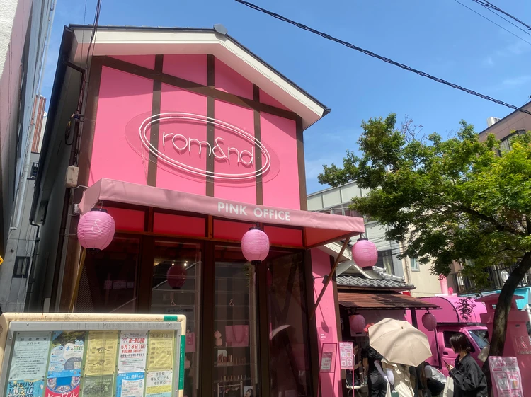 可愛すぎてやばい🩷ロムアンドのピンクオフィスが限定オープン_1