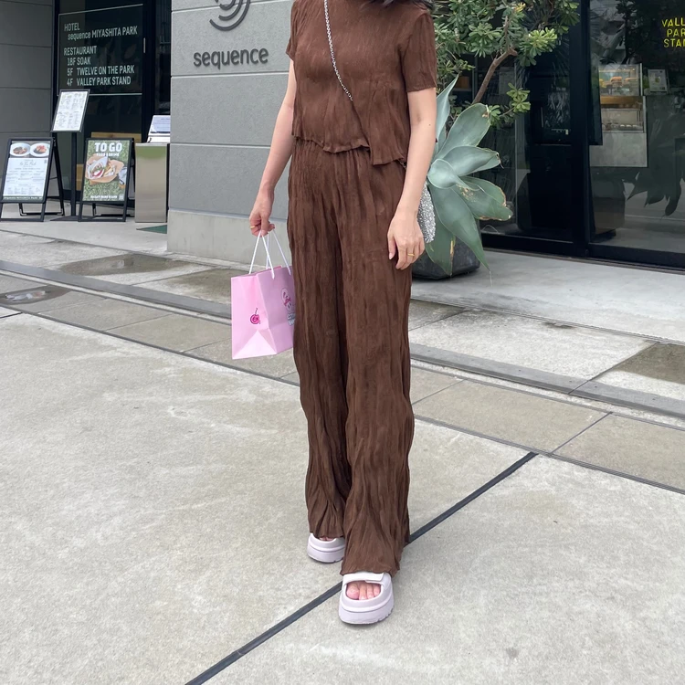 タイ発ブランド「ゴンディッドデザイン」プリーツ素材がこなれ感あり_7