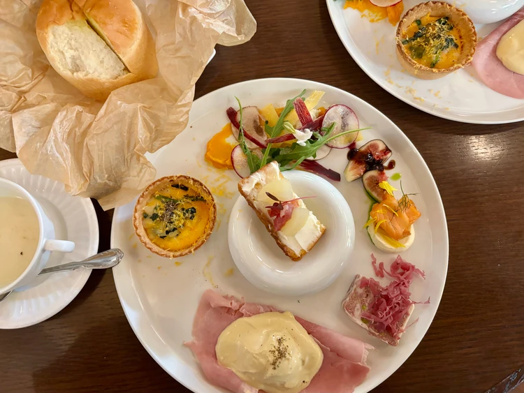 平日が狙い目！何度も行列で断念した丸の内カフェについにGO｜Café1894_4