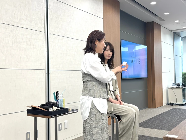ALLIE クロノビューティ UV ヘアカラーラスティング＆スタイリング バーム　長井かおりさん