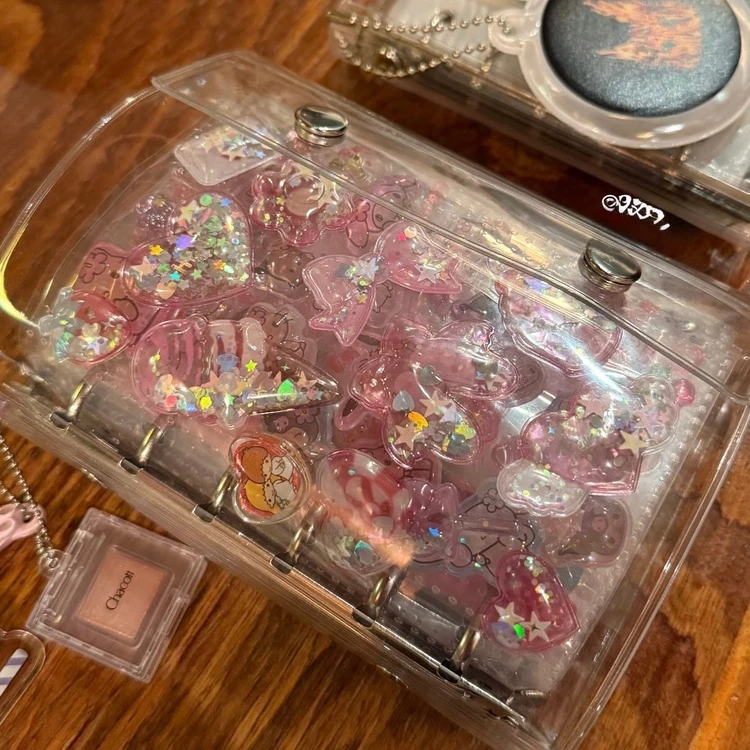 シール帳にシールを貼った写真