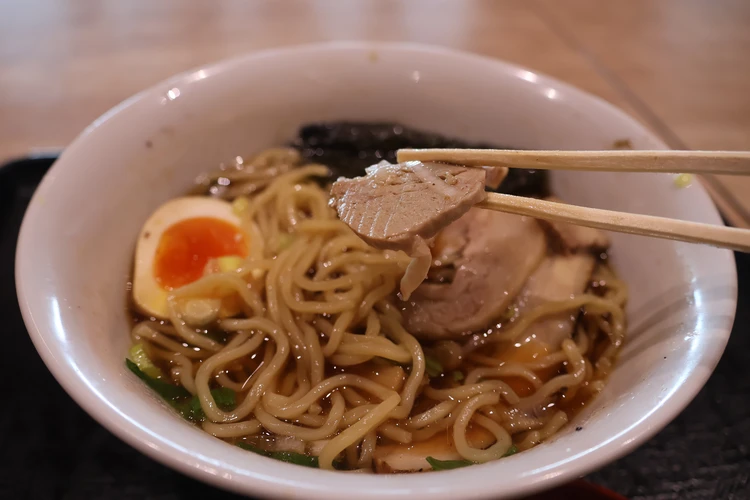 【搭乗直前】背徳はターミナルに。空港で見つけた自家製麺ラーメン2選【喜色満麺】_4