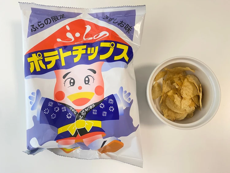 ポテトチップスと袋の写真