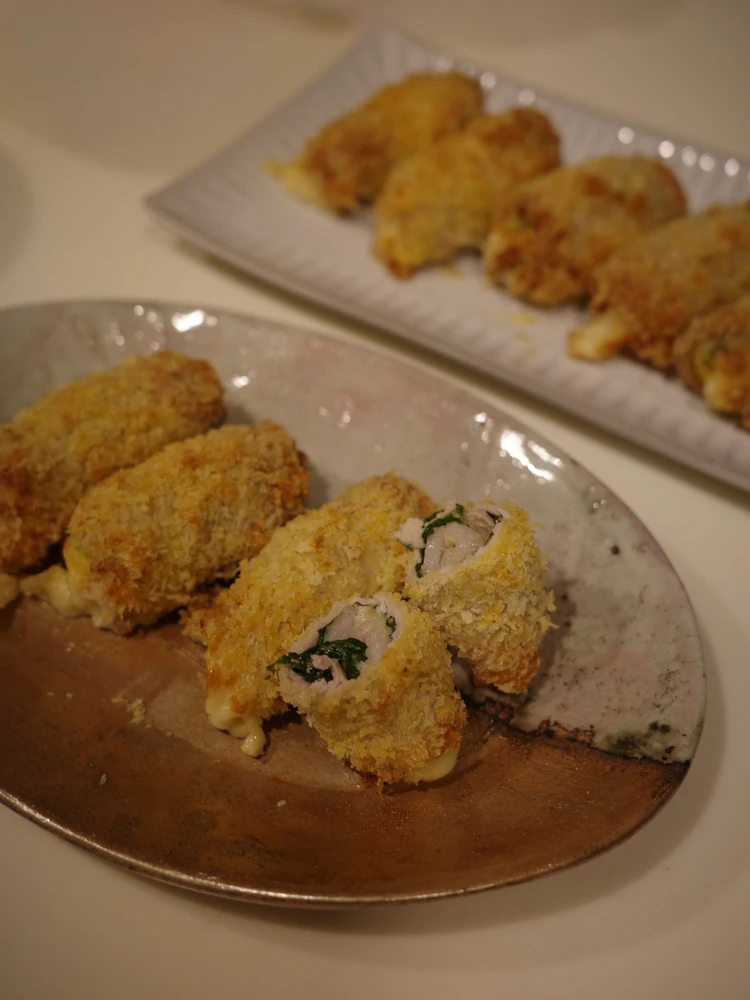 COSORIのノンフライヤーで焼いた豚梅しそチーズロールカツとその断面