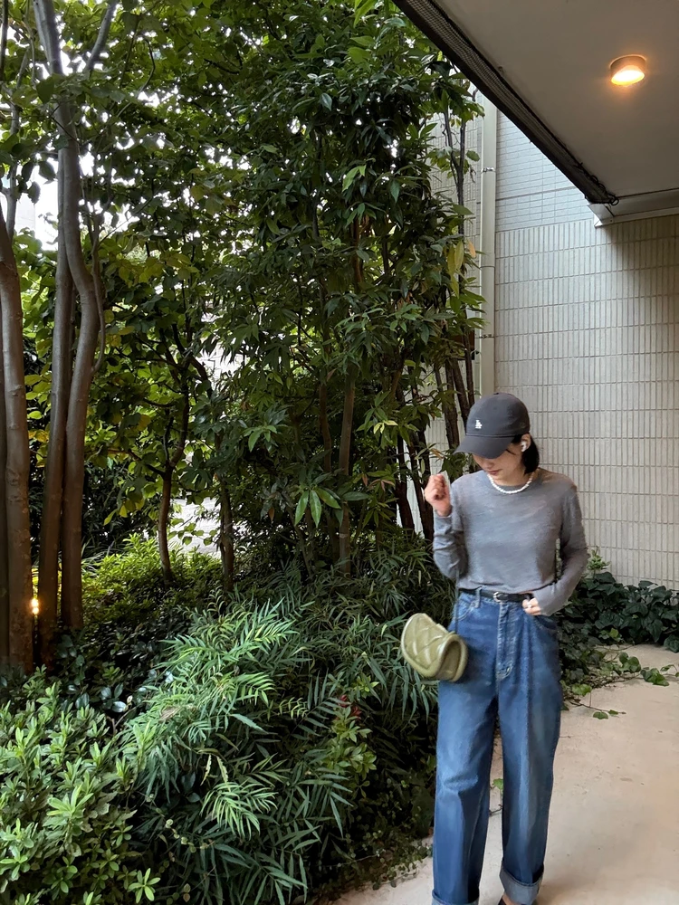 【GU】話題の「ソフトシアークルーネックT」が使える|着心地・透け感・コーデをレビュー_5_2