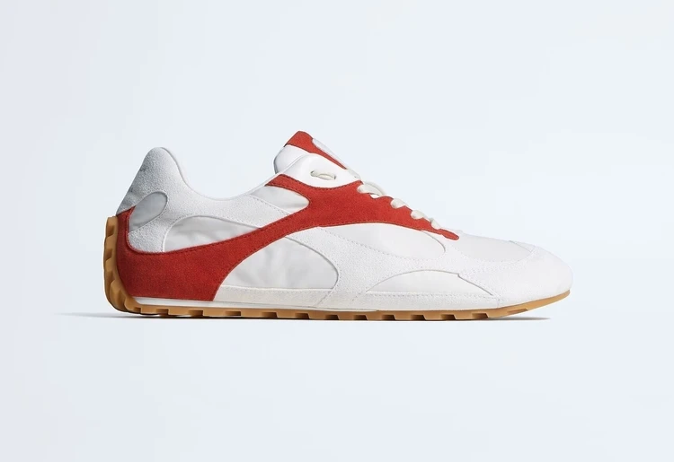 オプティックホワイト/カーディナル  ※メンズサイズは公式ウェブサイト限定  <ユニセックス>