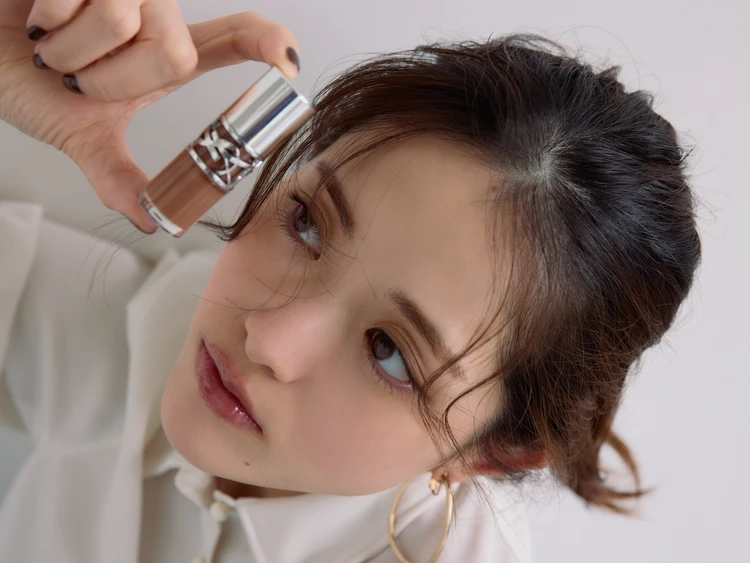 【松村沙友理】『YSL』の秋色リップで作る、コケティッシュなラテカラーメイク