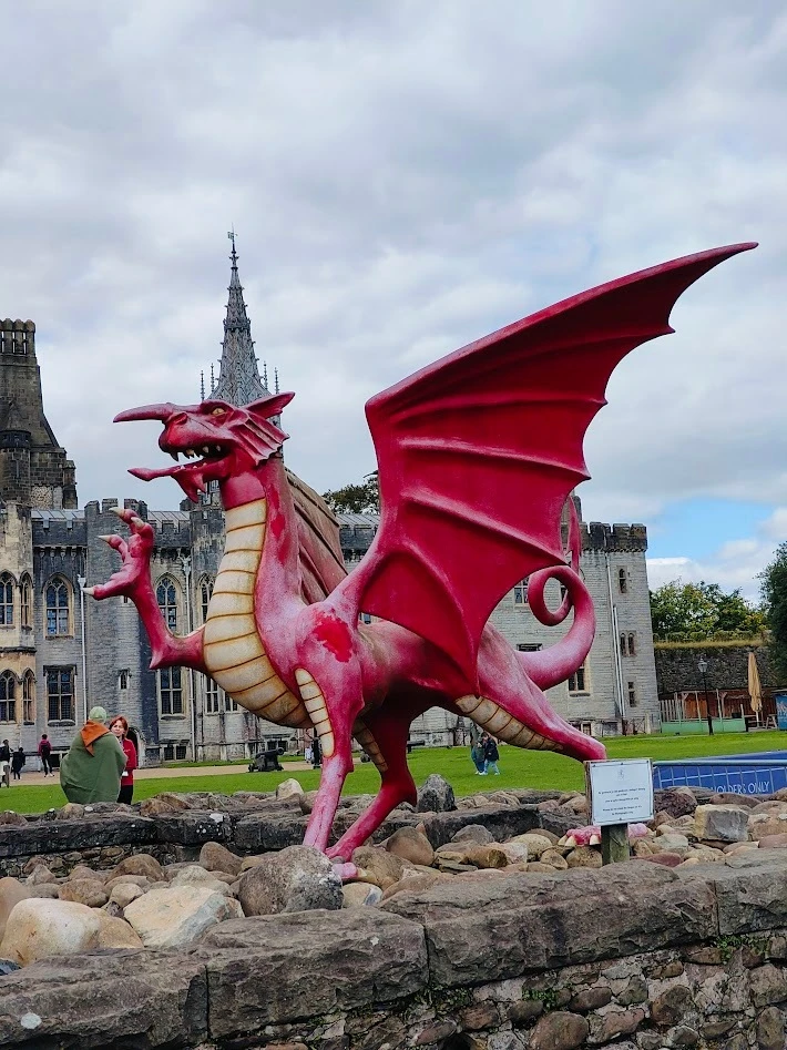 カーディフ　シンボル