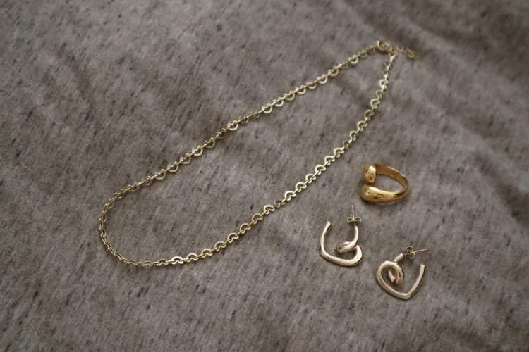 30代　おすすめ　ミュートジュエリー　リング　ピアス　ブレスレット ネックレス　プティシェリ PETITE CHERIE パリ　ヨーロッパ　ブランド　買い付け　インスタ　予算　3万円