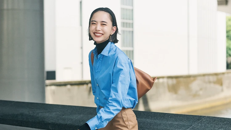 体温調整に使える「黒タートル」は軽やかな質感がカギ！井桁弘恵さんが着こなす黒タートルニットコーデ5選