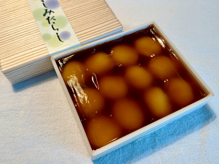 赤坂青野 冷やしみたらし 箱を開けた様子