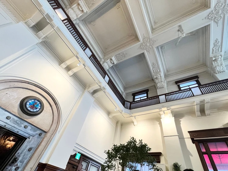 【大阪】“元銀行”の美建築でふわとろフレンチトースト。天井高10mの吹き抜けで味わうモーニング<パンとエスプレッソと堺筋倶楽部>_2