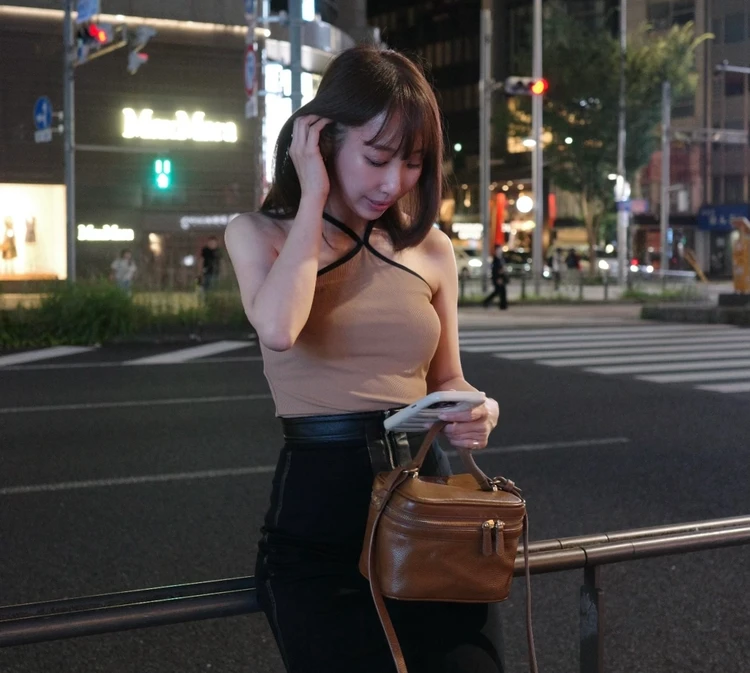 DAWN(ダン)の水着 トップスを着用