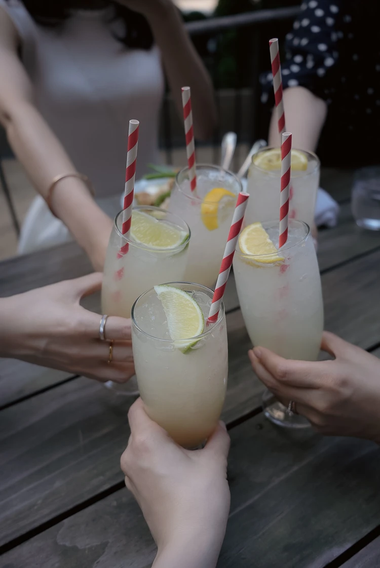 写真映えも抜群なドリンクで乾杯！