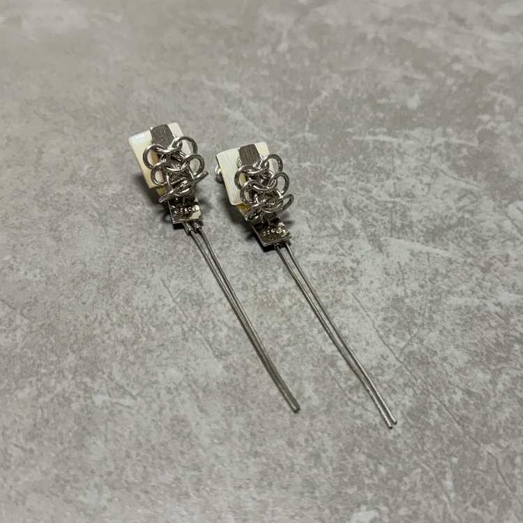 robin アラサー向けアクセサリー　イヤリング　ヴィンテージボタン使用のアクセサリー　ODELEアクセサリー　オドルアクセサリー　コーディネートの主役になるアクセ