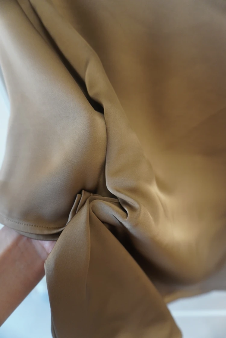 【ユニクロ】サテンオーバーサイズショートブラウス/5分袖(beige)