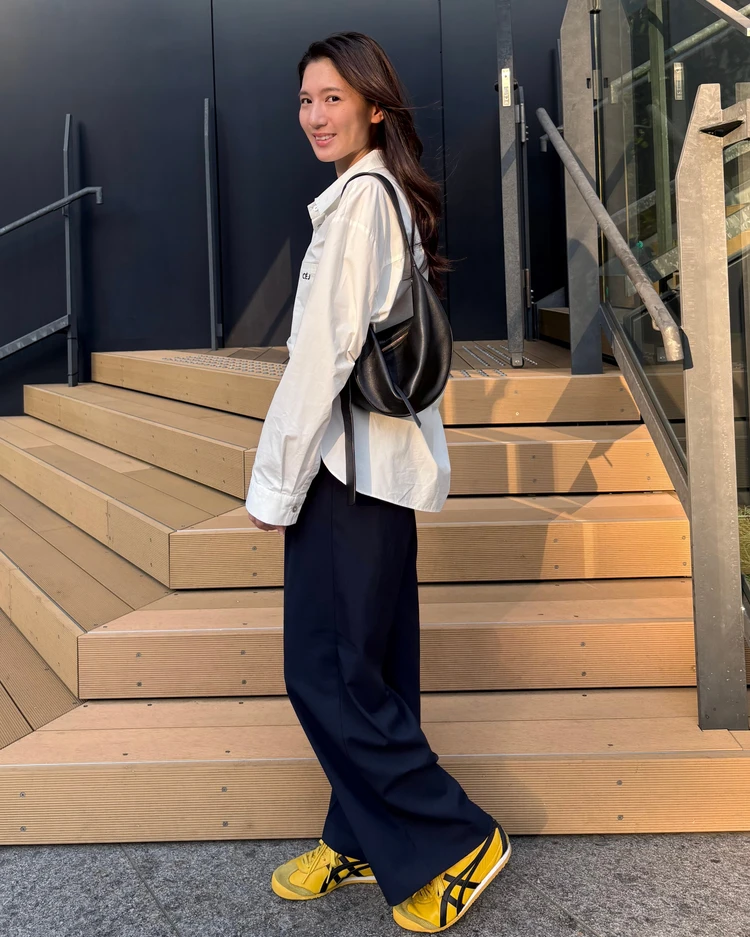 海外SNAPで人気！オニツカタイガーが大人モノトーンに効く#スニーカー部_5