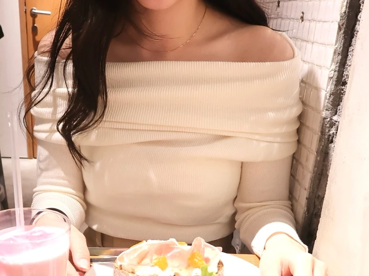 ミュートジュエリー, ベネチアンチェーンネックレス, K18アクセサリー, シンプルジュエリー, レイヤードネックレス, ヒロタカリング, 手元コーデ, 上品アクセサリー, 30代ファッション, 大人カジュアル