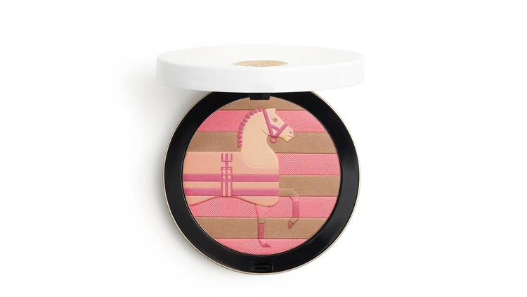 エルメス】限定フェイスパウダー「プードル ロカバール」誕生。肌に