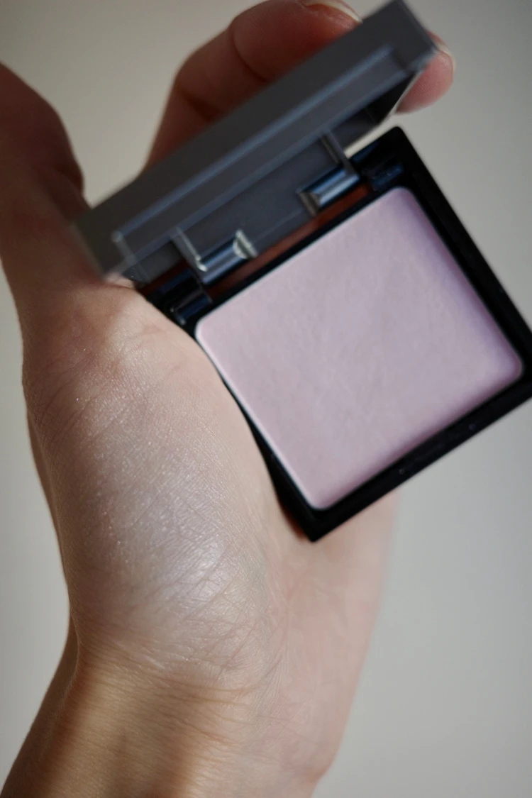 即完売の透明感ハイライト!【&be】ルミナイジングパウダー限定色_1