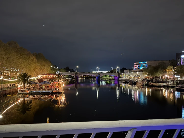 都会と自然が混ざり合う瞬間｜フリンダース駅裏のヤラ川の夜景が綺麗_2_1