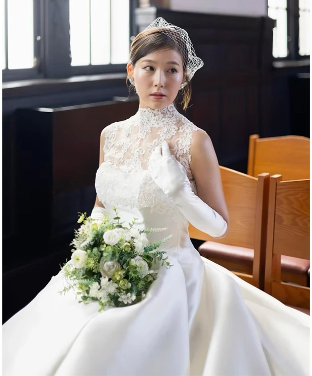 「ボディメイクに成功し、無事に結婚式を迎えました! 脚や二の腕も引き締まって、筋肉は増えたと思います」(東浦さん)