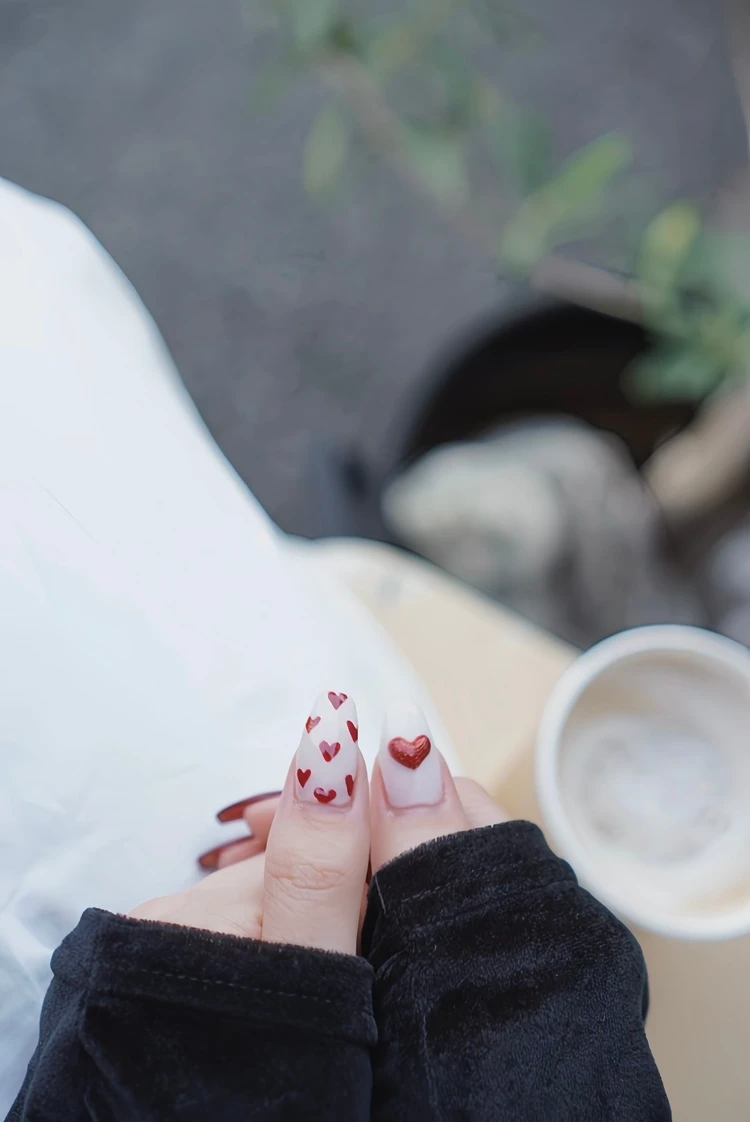 【バレンタイン直前】深みボルドー×ぷっくりハートネイル♡_4