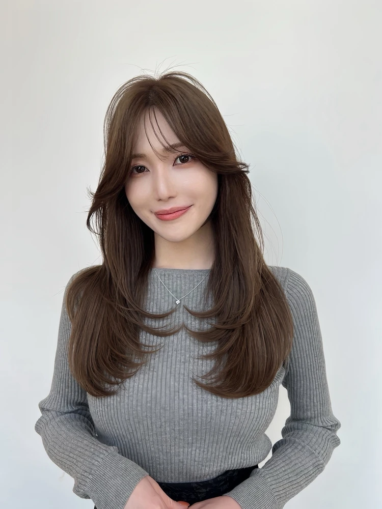 【2026年春夏トレンドヘアカラー】明るすぎず暗すぎない絶妙さがポイント！　柔らかなグレージュ