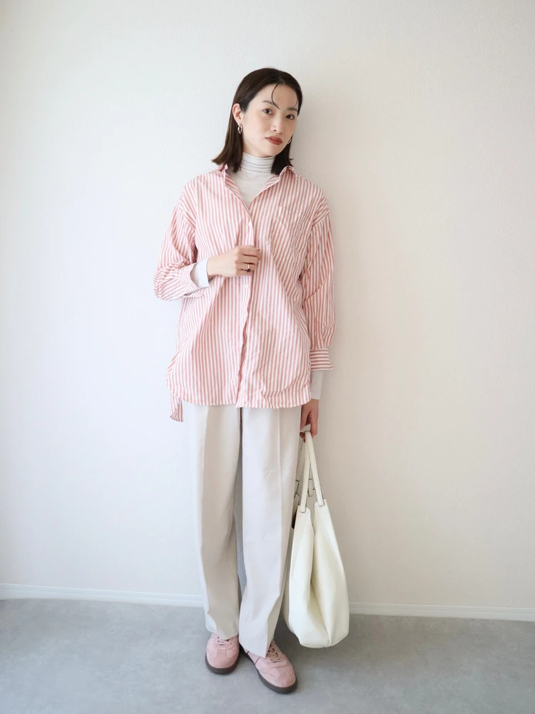 ユニクロ　UNIQLO　ZARA　ザラ　ピンク　シャツ　ストライプ　ホワイト　タートルネック　スニーカー　コーデ　コーディネート　冬　12月