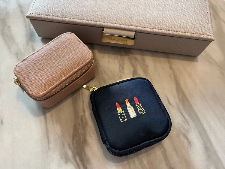 旅行やお出かけに!ジュエリーポーチは日本発ポーチブランドARTISAN&ARTIST(アルティザン&アーティスト)が最高だった!_1