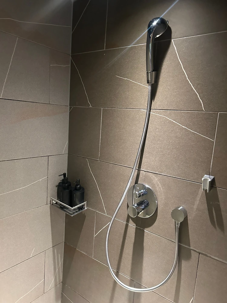 シャワールームの中