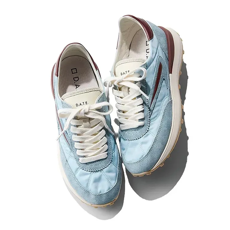 デイトのスニーカー