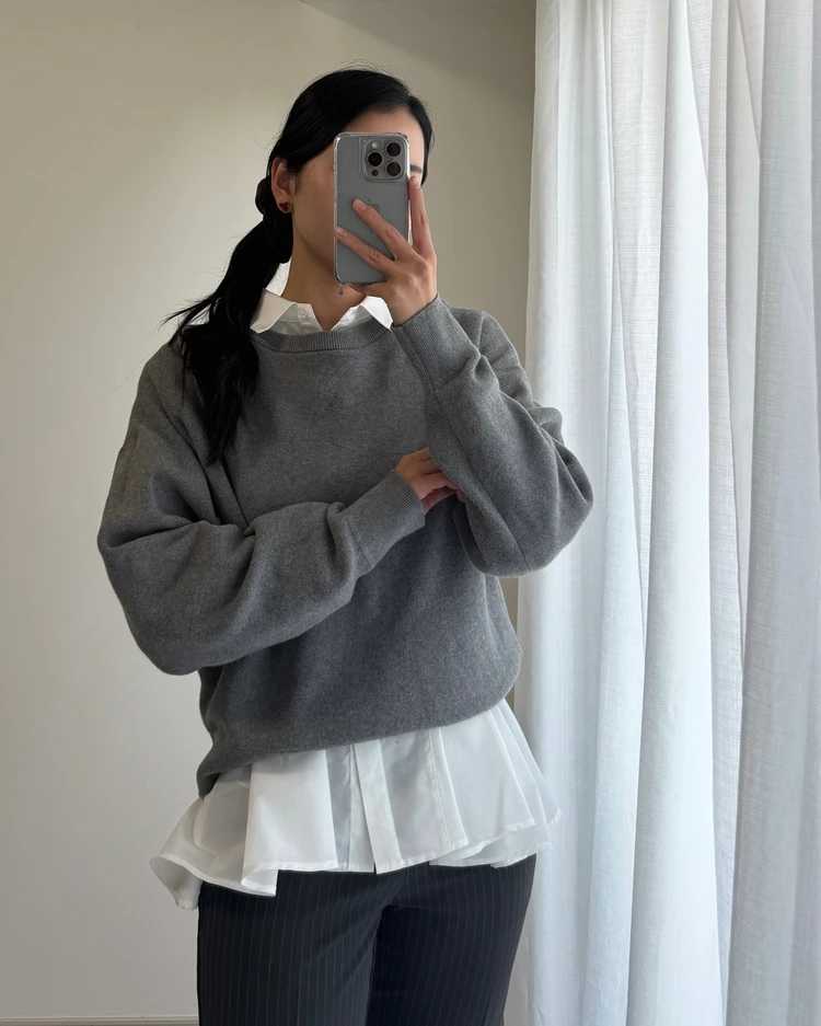 オフィスコーデのアップの写真