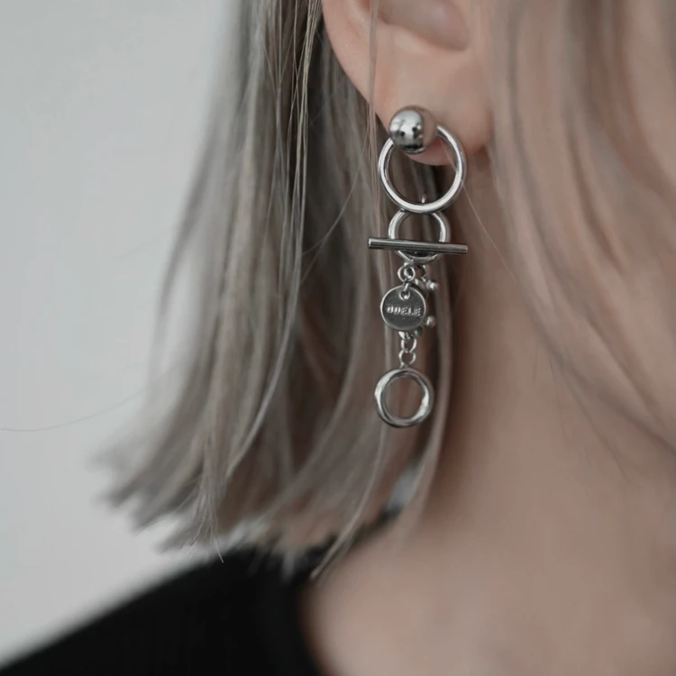 TELMA アラサー向けアクセサリー　イヤリング　ヴィンテージボタン使用のアクセサリー　ODELEアクセサリー　オドルアクセサリー　コーディネートの主役になるアクセ