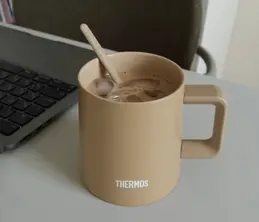 サーモスの真空断熱マグカップが超優秀! デスクワークが快適になった話【エディターズピック】
