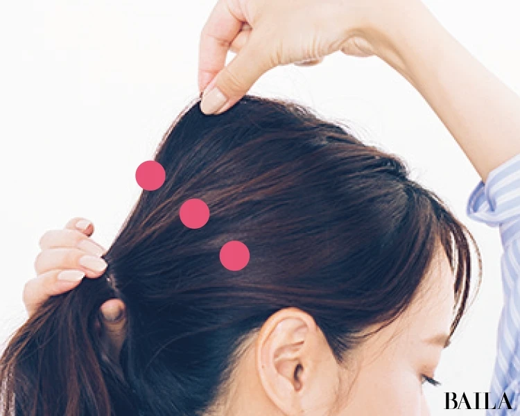 【ヘア小物アレンジ】飾りゴムでひとつ結びをエフォートレスに見せるコツ<動画あり>_6
