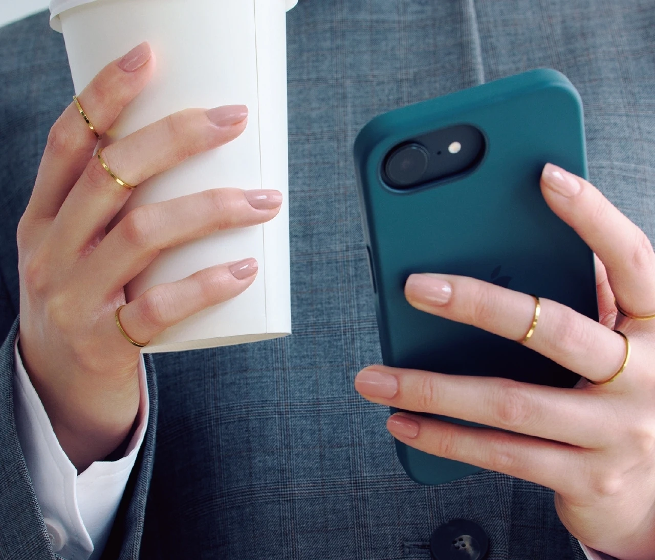 【ピンクのネイルカラー4選】品よくピュアなピンク色でオフィスでの好感度アップ!