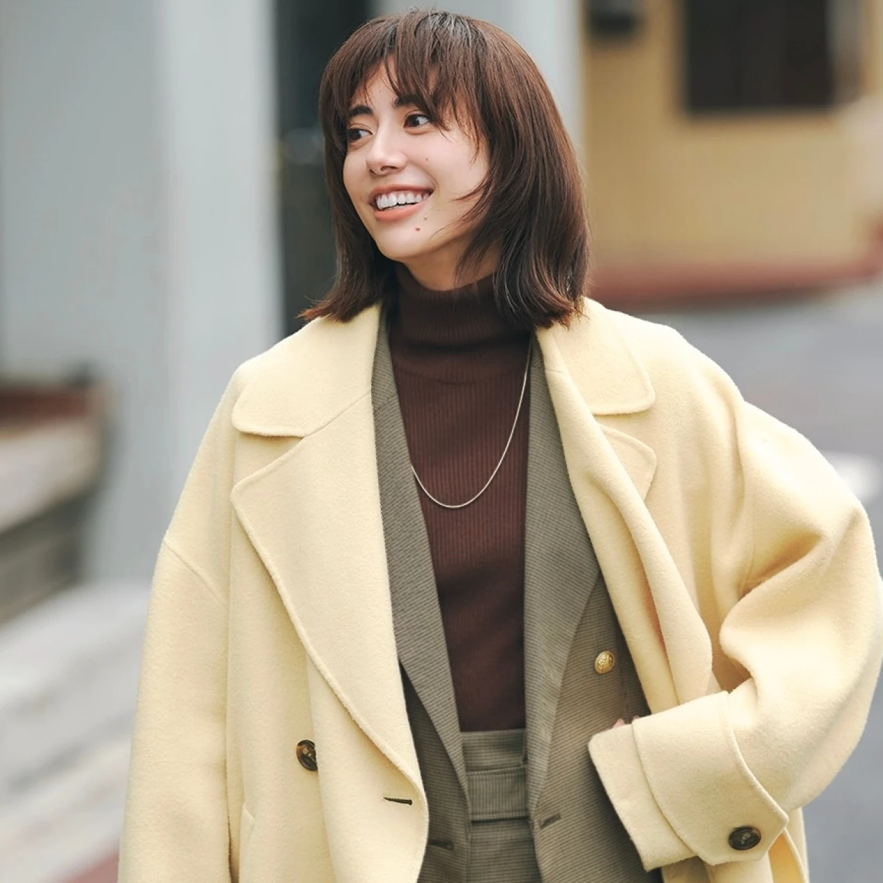 【ブラウン×イエローのカラーコーデ】まろやかなバターイエローで品よくトーンアップ！【BAILA今日のコーデ】