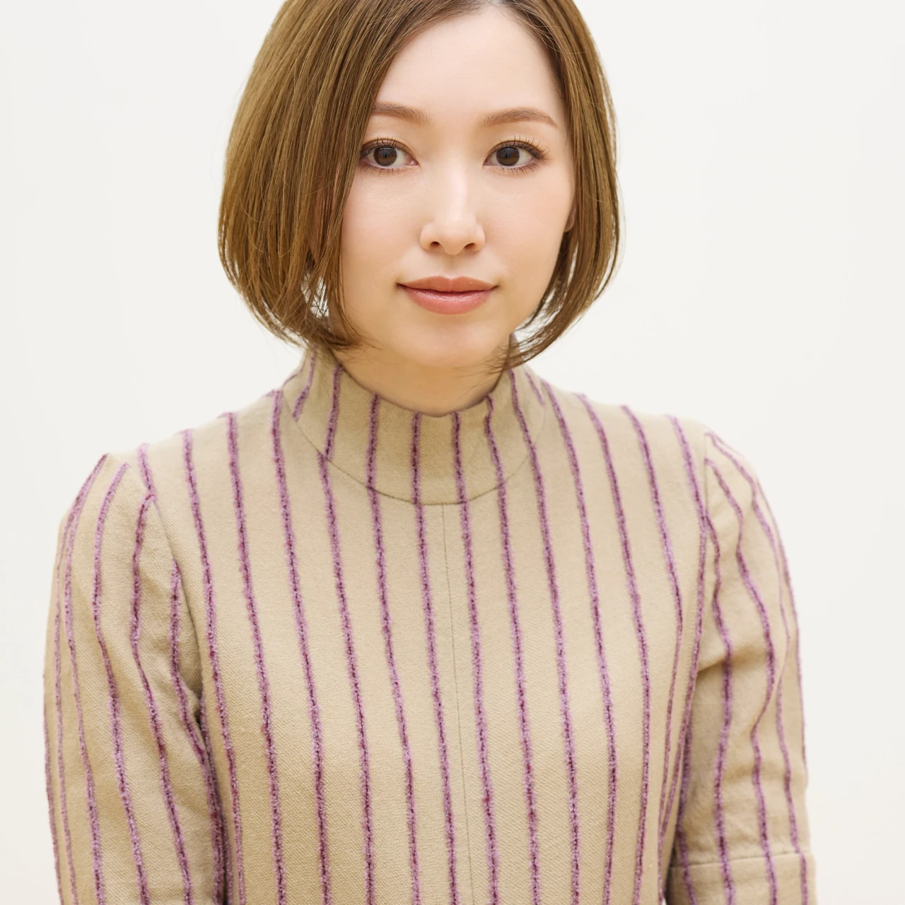 【ショートボブ・30代~40代大人の髪型】パーソナルカラーイエベ・シルキーベージュ