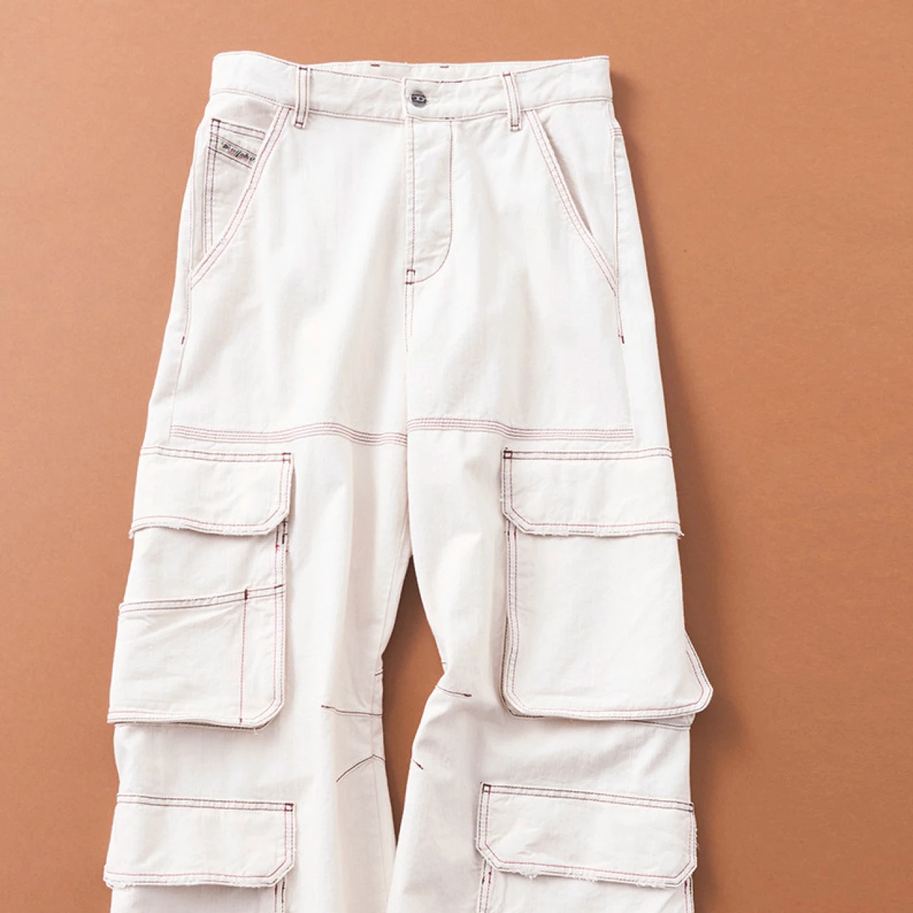 【ディーゼル】ベストセラーのカーゴパンツから上品な新色登場!