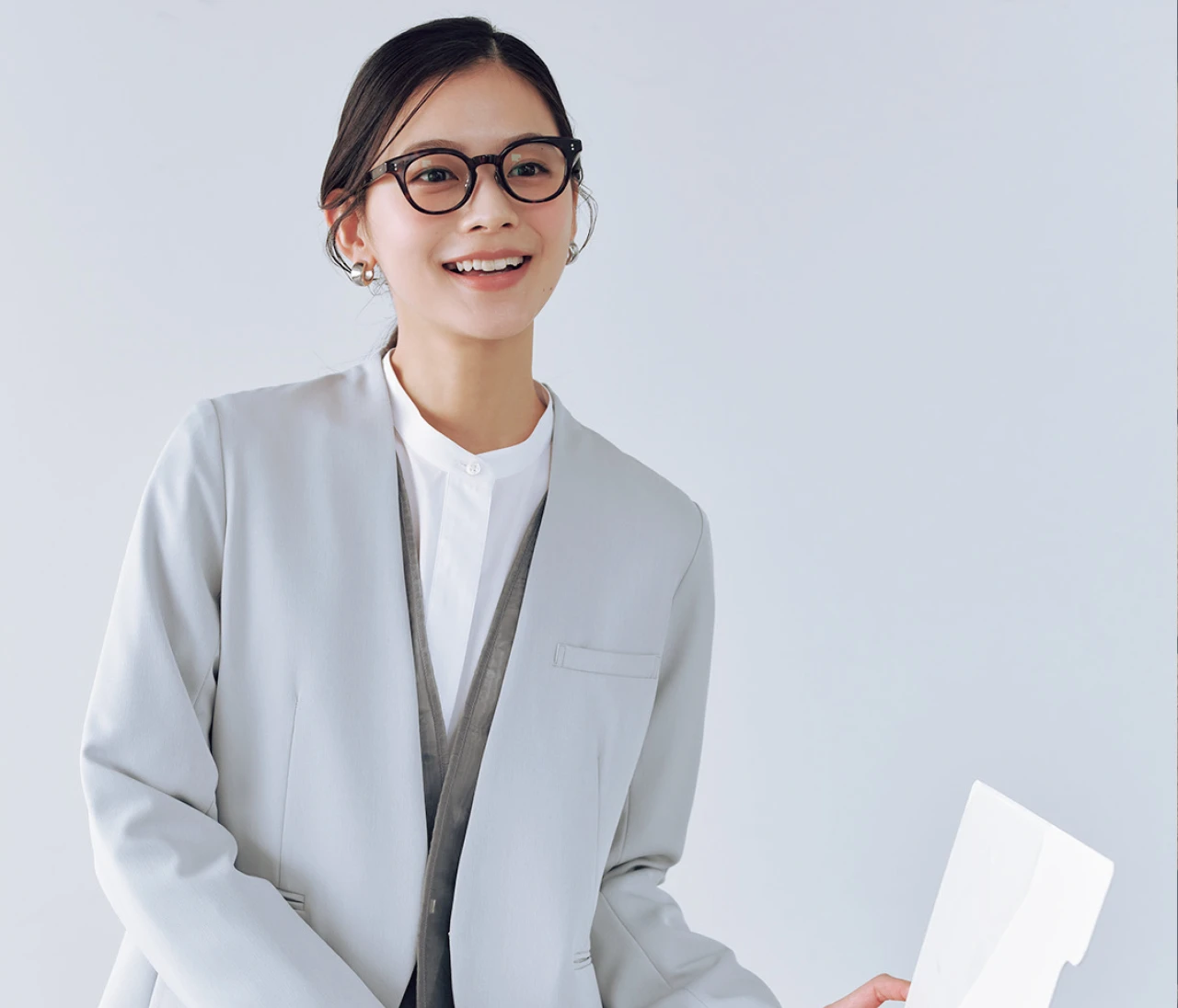 【ALL2万円台以下】ツイード派？きれい色派？きちんと感＆印象的な“自分らしさ”をプラスする「登壇ジャケット」