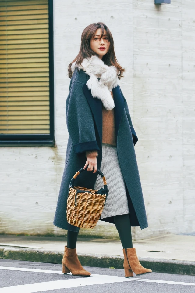 手持ちコートは【首もとアレンジ】でリフレッシュ