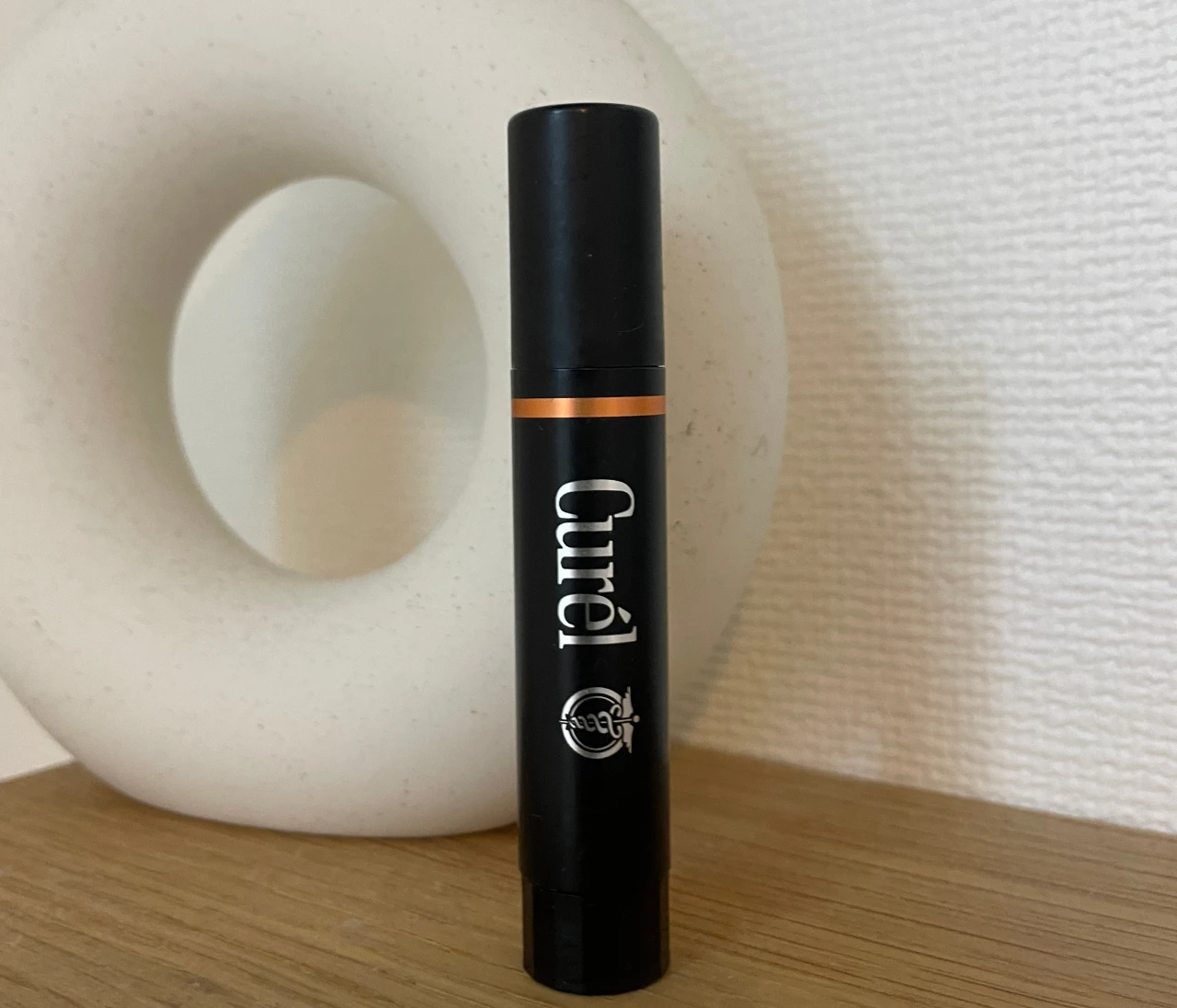 【乾燥も血色もこれ一本】冬の唇の救世主！キュレルのリップレビュー