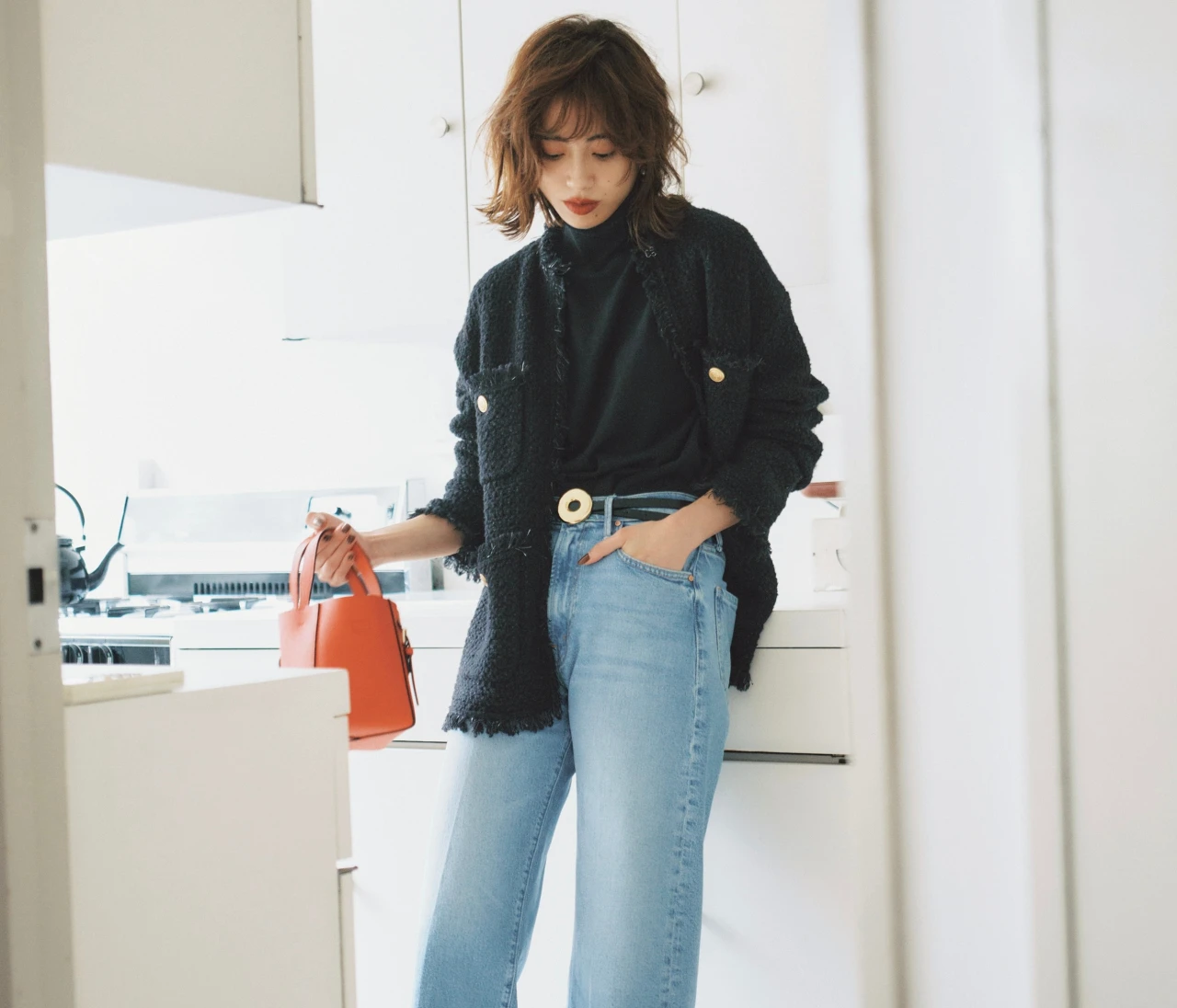 低身長 小柄さんのために生まれた注目デニムで楽々バランスアップ【BAILA今日のコーデ】