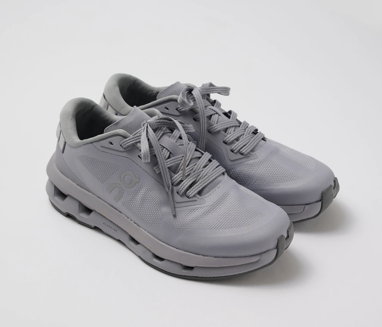 【on】Cloudzone(クラウドゾーン)の魅力は地に足ついた安定感!スニーカーの選び方も【きれいめ派の通勤・休日スニーカー】