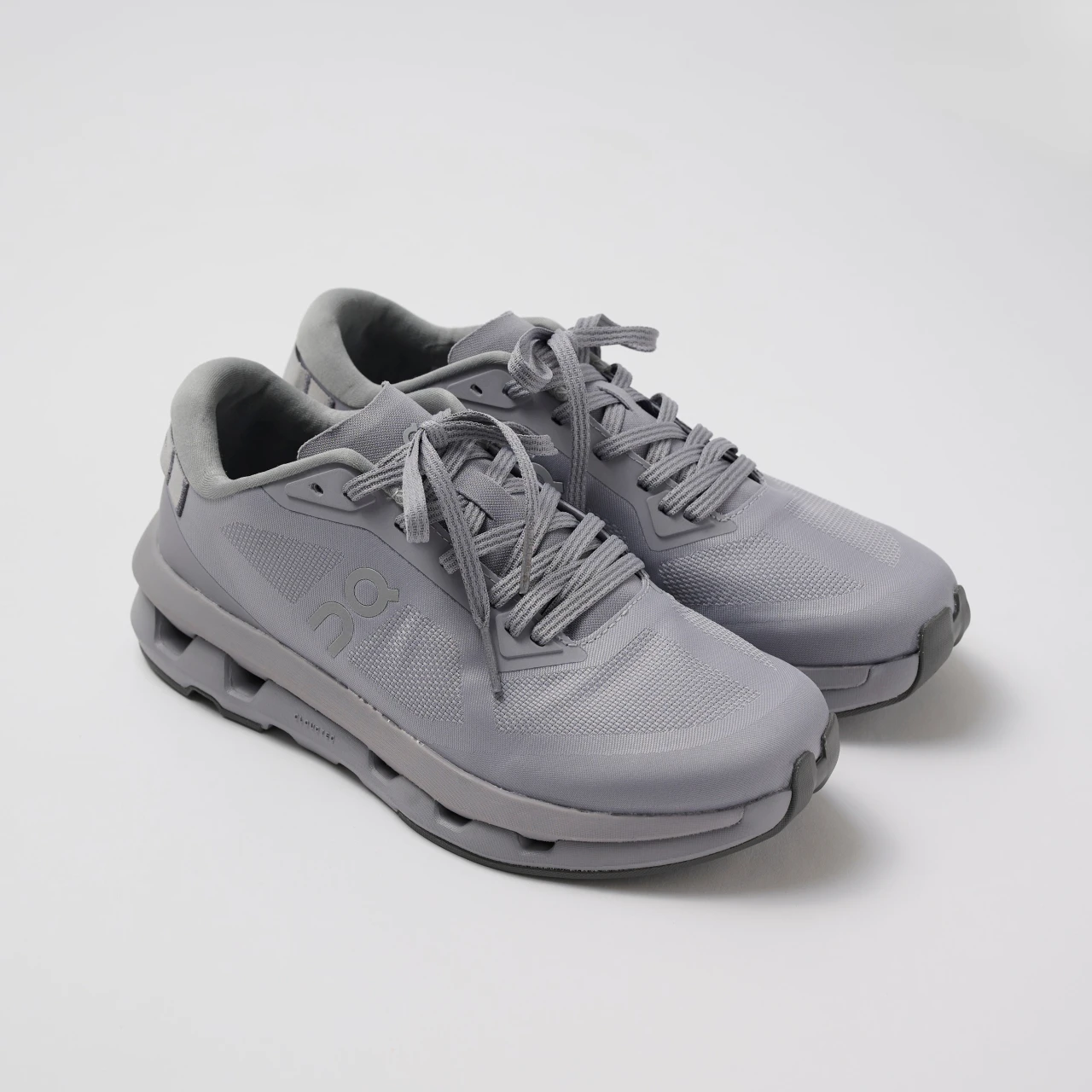 【on】Cloudzone(クラウドゾーン)の魅力は地に足ついた安定感!スニーカーの選び方も【きれいめ派の通勤・休日スニーカー】